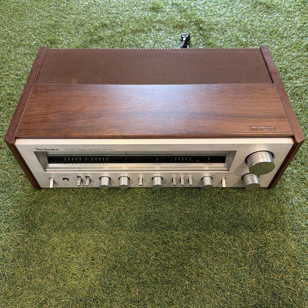 VINTAGE TECHNICS SA-303 - AM FM Stereo Receiver - Phono Input - Made in Japan